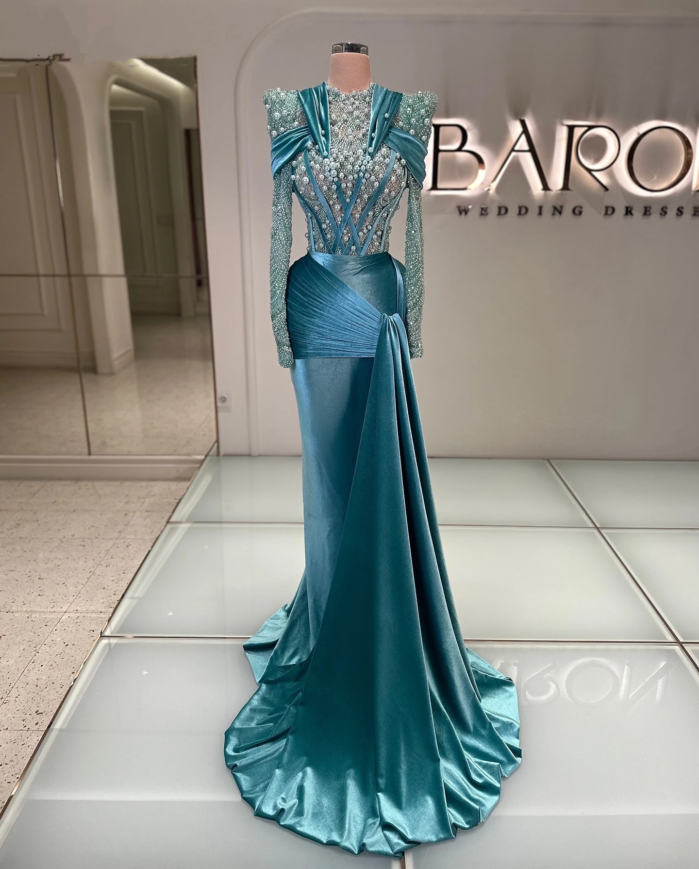 Vintage Evening Dresses Pearls Sequins Prom Dress Velvet Mermaid Beading Long Sleeves O Neck Sweep Train Party Gowns Vestidos De Noche Plus Size