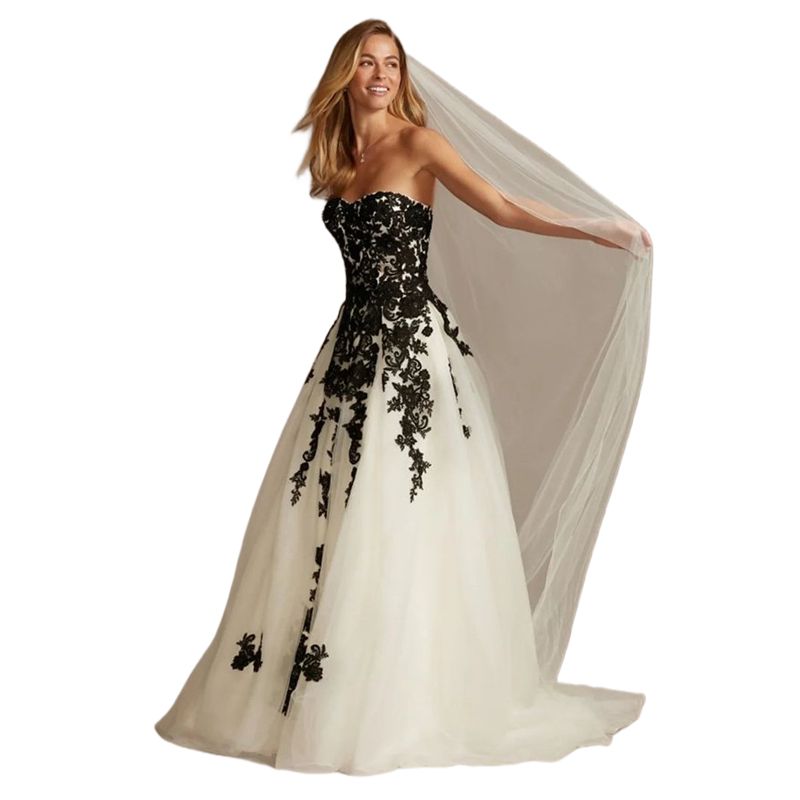 Black And Ivory A-Line Wedding Dresses Lace Applique Sweetheart Neck Sleeveless Long Tulle Bride Dress Sweep Train New Gothic Bridal Gowns