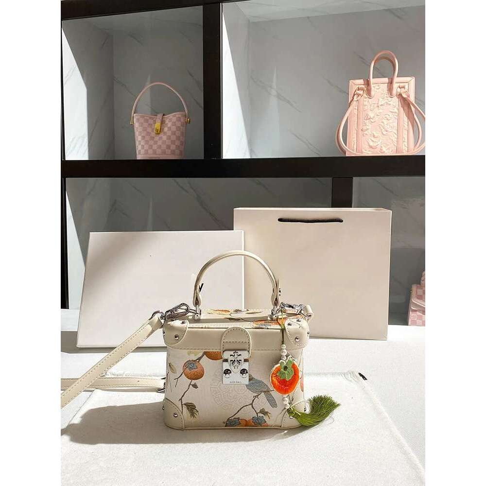 Designer Luxury Sweet Box With Delicate Flower Printing Pendant Women Fashion And Versatile Handheld Crossbody Bag For Dating