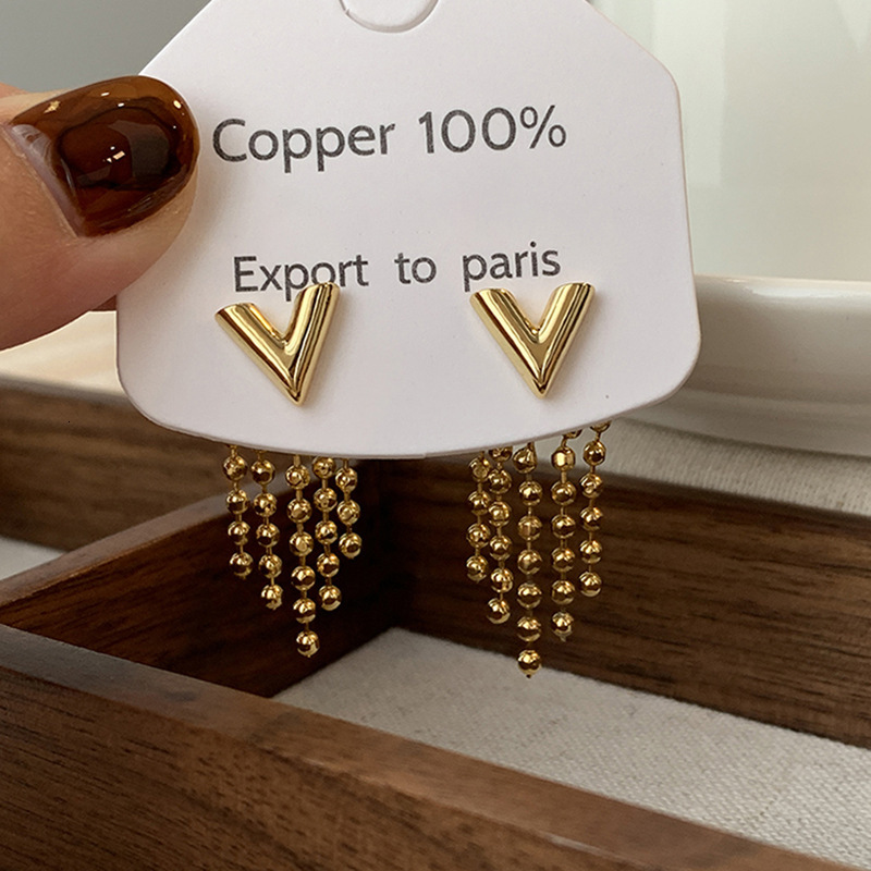Sier Needle V-Shaped Chain Tassel Two-Way Wear Palace Style Stud Niche Design Sense Earrings for Women