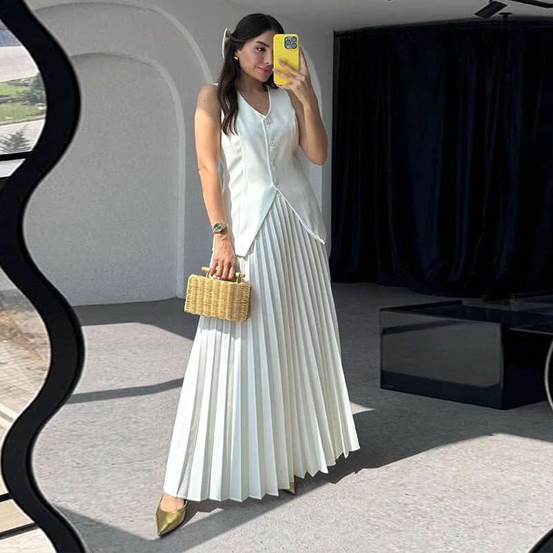 Hot Selling Fashion European and American Style Sleeveless Summer Elegant Half Skirt Pleated Women's Vest Two-Piece Set