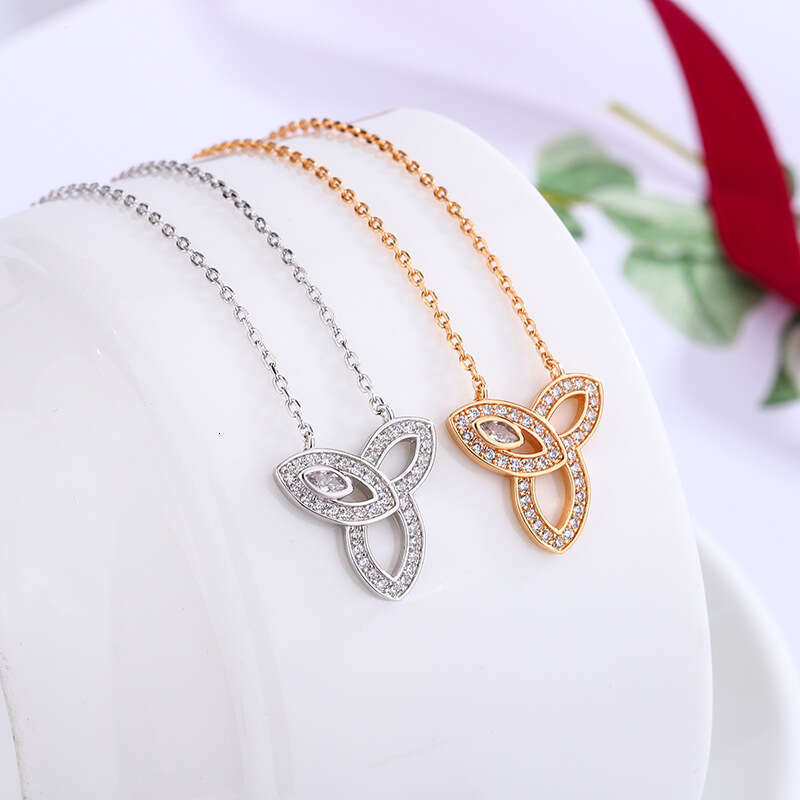 HW Full Dia Lily Bud Necklace Versatile Light Niche Simple Jewelry White Gold Collarbone Chain for Women