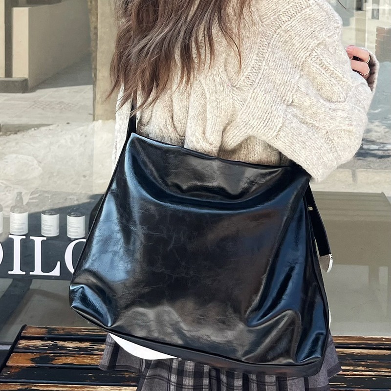 Luxury Bag Designer Bag 2025 New Black Soft Leather Large Capacity Commuter Casual Tote Bag For Women Korean Fashion Single Shoulder Crossbody Bag Tot