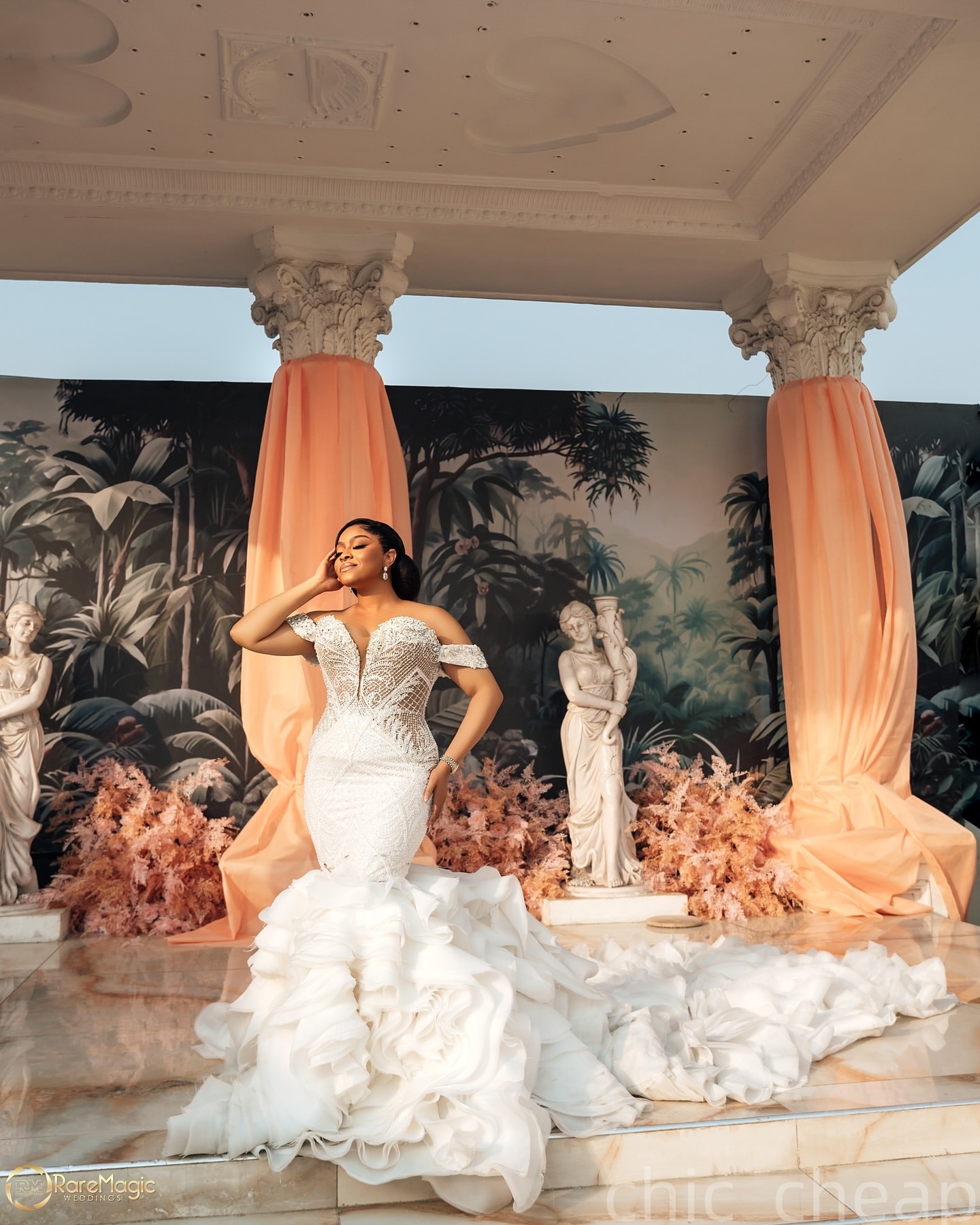 2025 Aso Ebi Plus Size Ivory Mermaid Wedding Dress Lace Beaded Crystals Tiers Organza Vintage Bridal Gowns Dresses ZJ0680