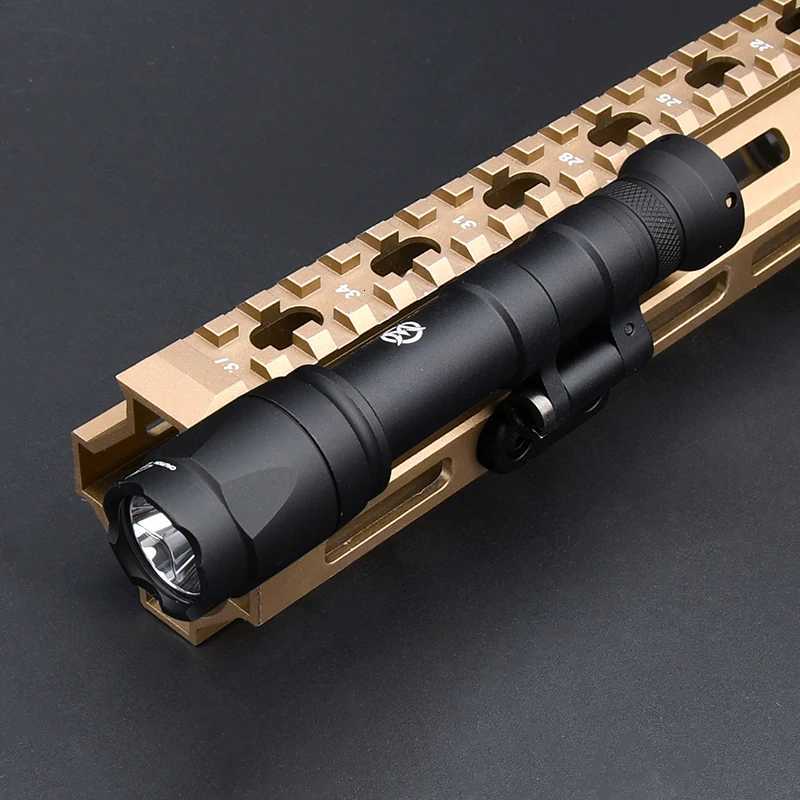 WADSN M600 M640C Tactical Flashlight 800 Lumens White LED Scout Light Fits 20mm Picatinny Rail Hunting Weapon Airsoft Accessory XJ250728