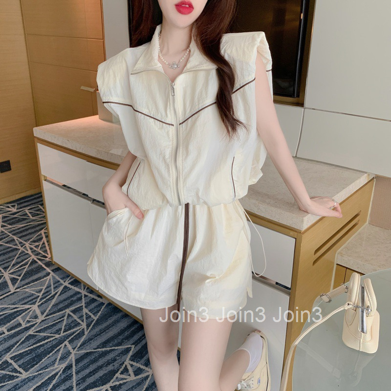 New Summer Shorts Two-Piece Sports Stand Collar Zipper Sleeveless Top Elastic Waist Shorts Set for Women Casual