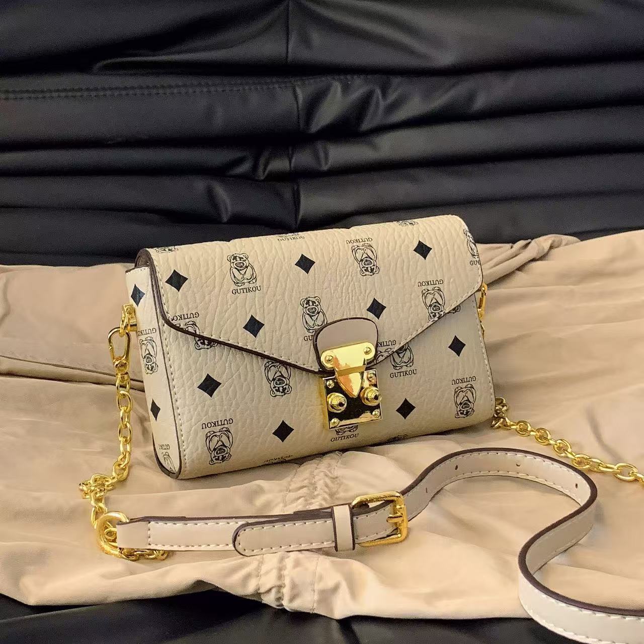 DHAL Gutiko 2025 New Women's Crossbody Phone High-end Fashion Envelope Trending Chain Bag This Year