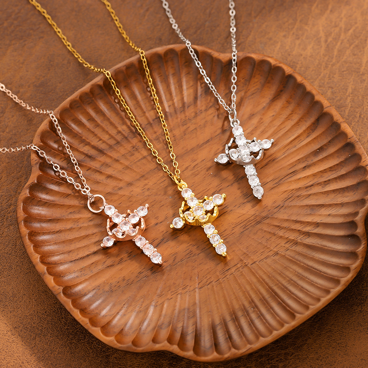 Hot Selling Dia-Studded Cross Pendant for Women, Rotatable Fashionable Versatile Light Crown Necklace Clavicle Chain Jewelry for Women