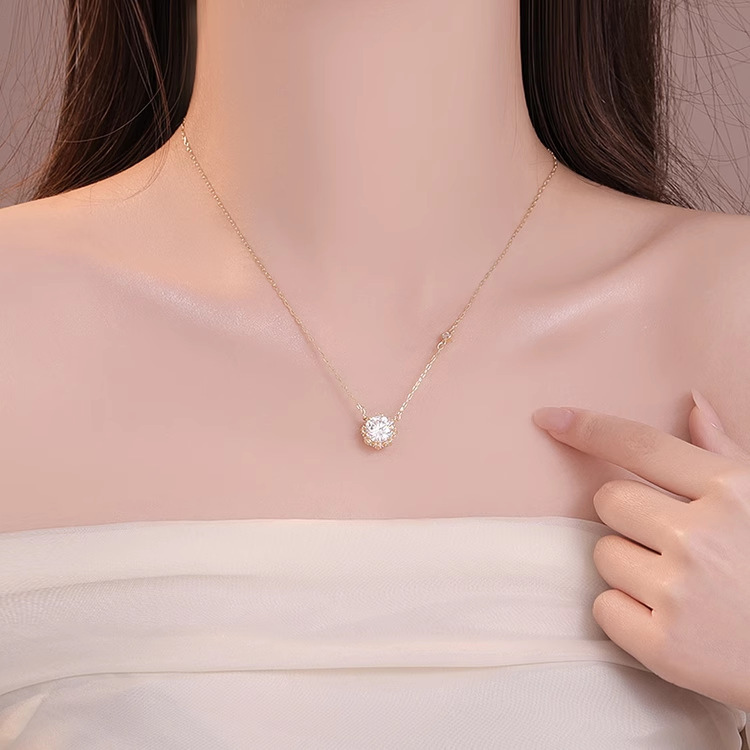 Golden Round Crystal Pendant for Women 2025 New High-end Light Niche Collarbone Chain Necklace Accessories Jewelry for Women Jewelry for Women
