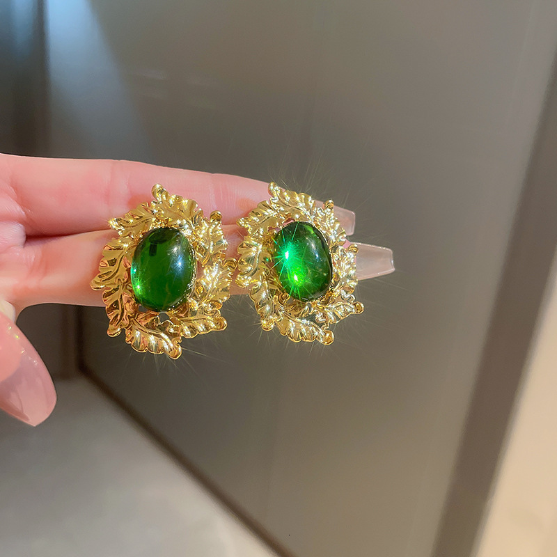 Sier Needle Geometric Oval Leaf Stud French Court Style Fashion Versatile Elegant Earrings Niche Design Sense Ear Jewelry