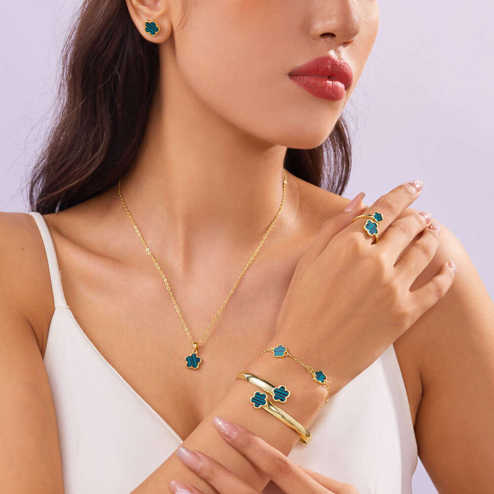 Five-petal Bracelet Necklace for Women, Elegant and Fashionable Flower Jewelry Set ddmypluto