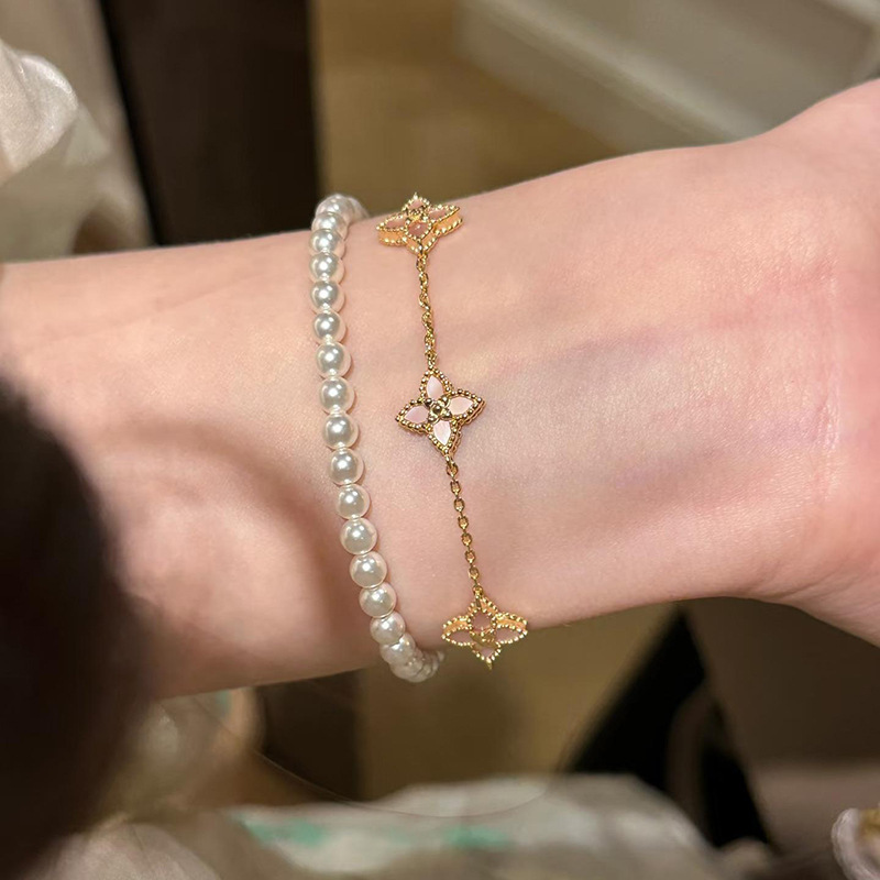 Fritillary Flower Petal Pendant Palace Style Bracelet Exquisite Light High-end Hand Accessories