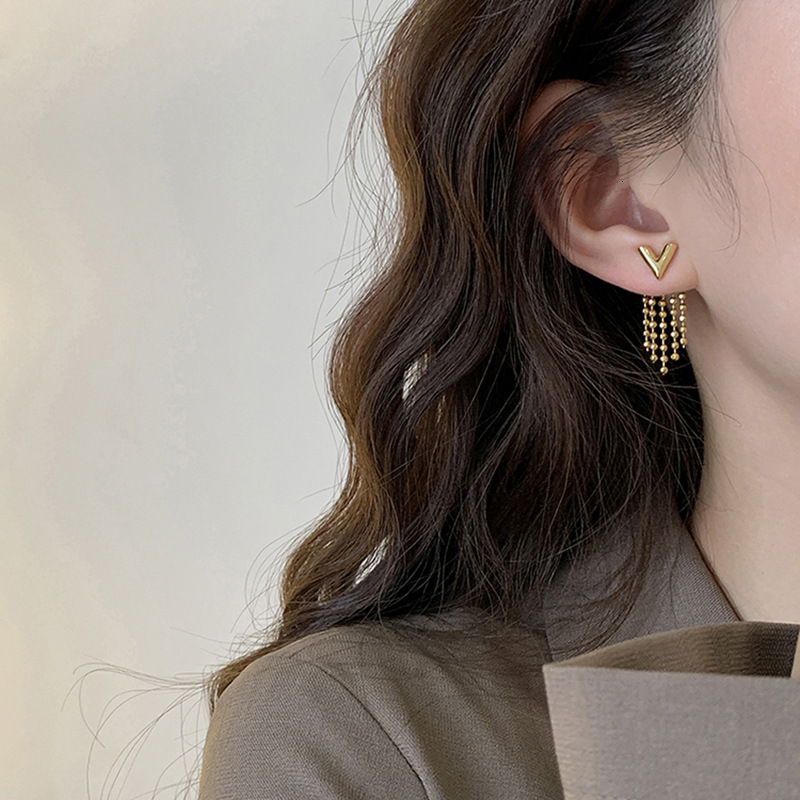 Sier Needle V-Shaped Chain Tassel Two-Way Wear Palace Style Stud Niche Design Sense Earrings for Women