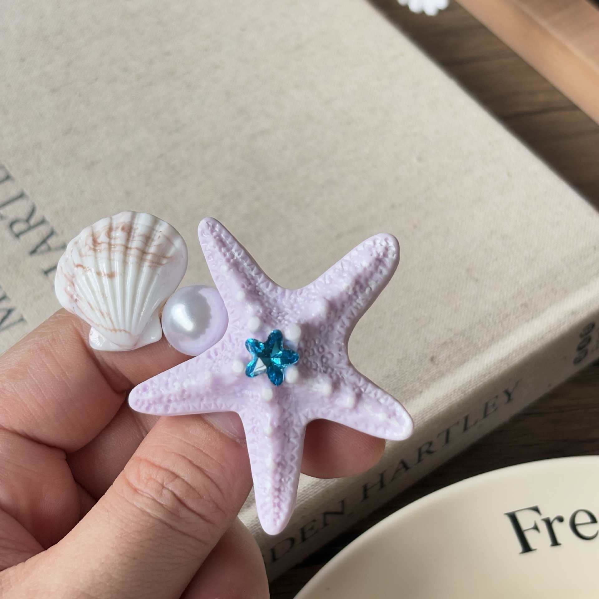 Inlaid Dia Star Pearl Shell Starfish Beach Vacation Style Duckbill Bangs Side Clip Hair Accessory for Women