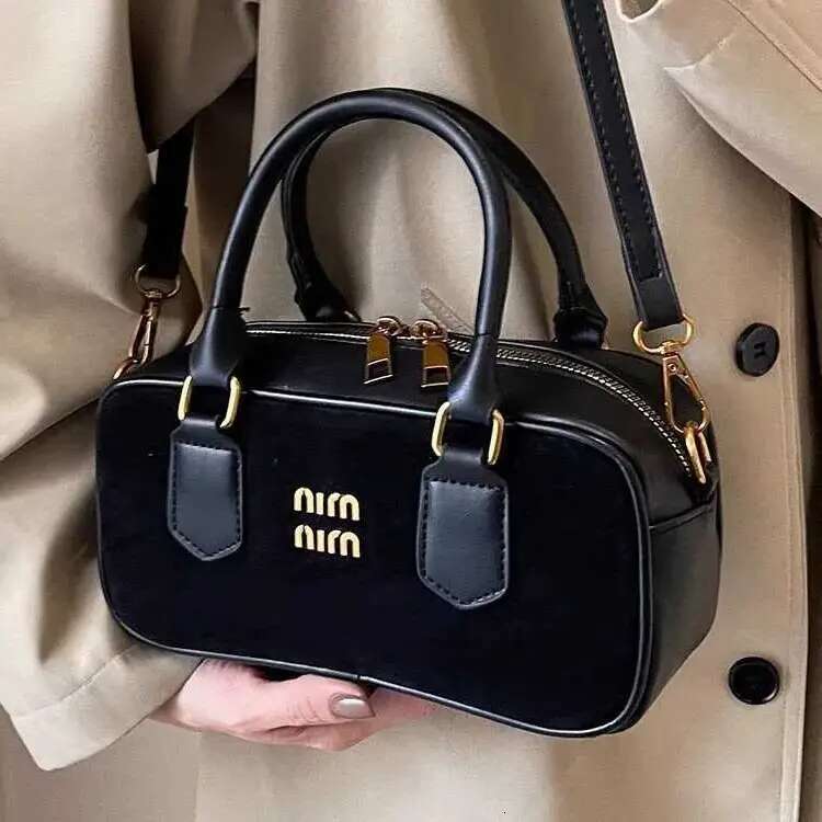 Free Delivery Fi Frosted Bowling Wens Shoder Crossbody New Vegan Veet Ladies and Purses Mini Square Box Handbags Z250206 designer Bag tote bag