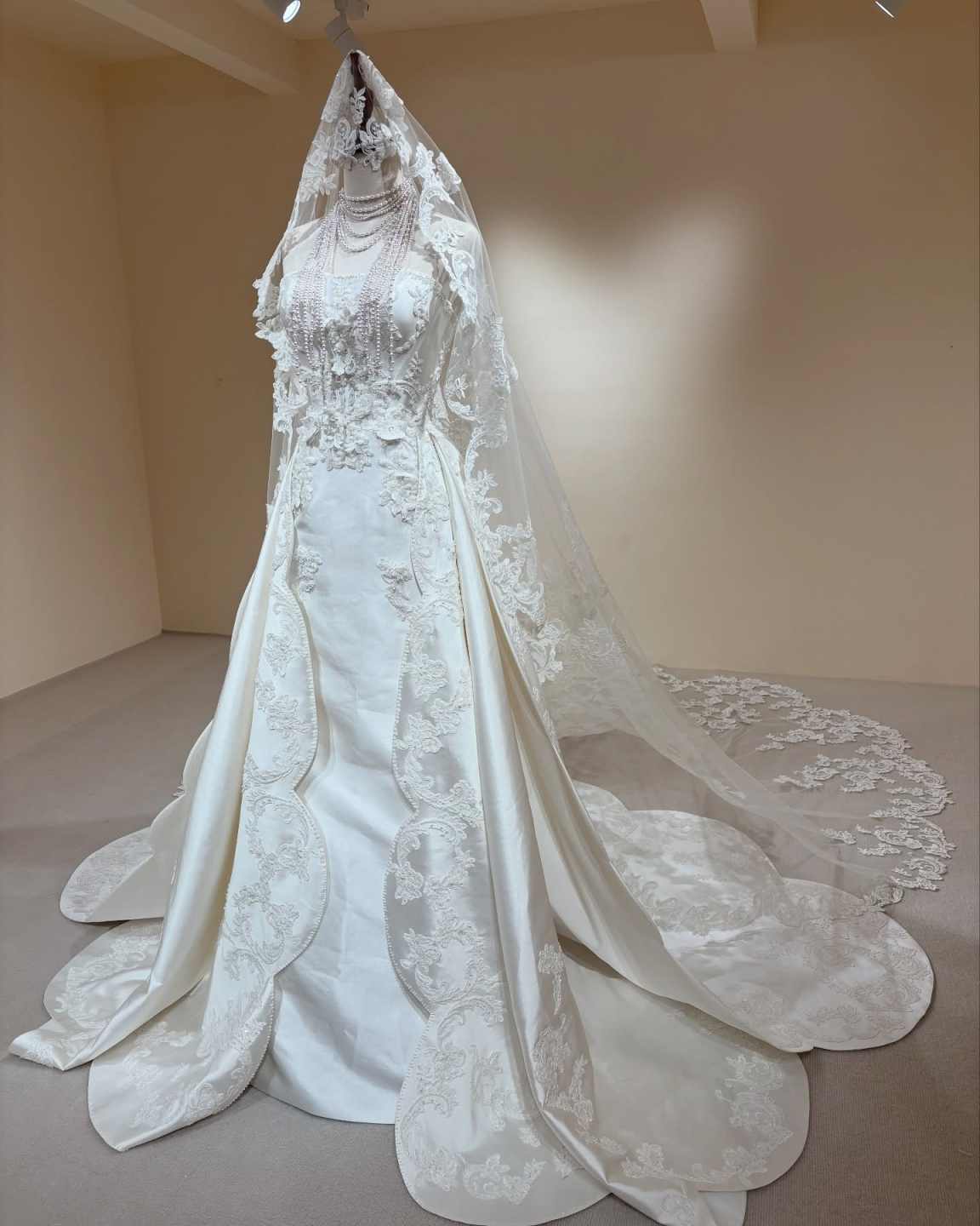 White Ivory 3m Cathedral Wedding Veil With Comb Appliqued Lace Edge One Layer Bridal Veils Wedding Accessorie