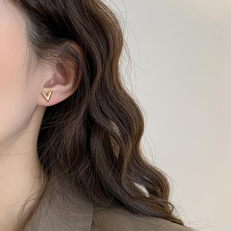 Sier Needle V-Shaped Chain Tassel Two-Way Wear Palace Style Stud Niche Design Sense Earrings for Women