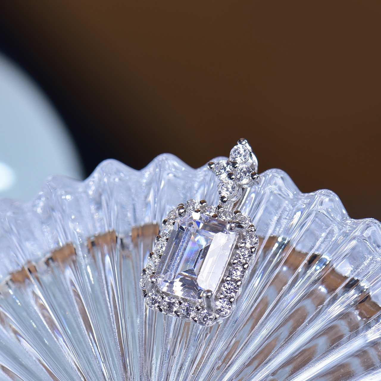 925 Sterling Silver Four - leaf Clover Emerald - cut Moissanite Pendant - Premium Lab - Grown Gemstone, Unique Design