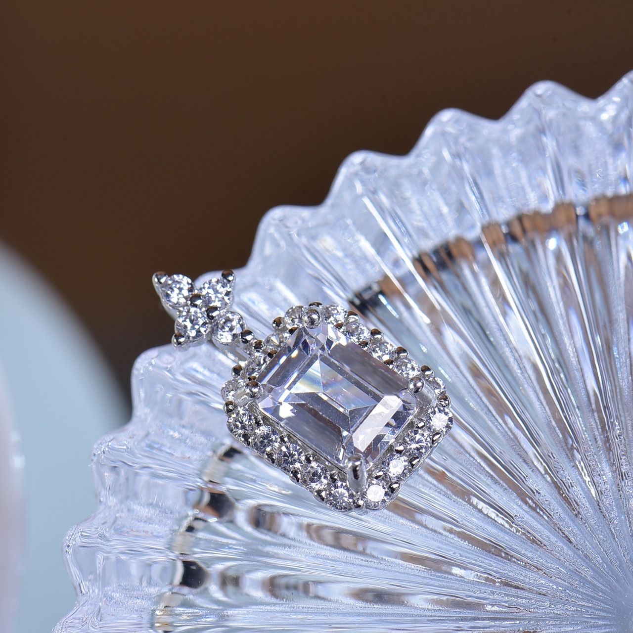 925 Sterling Silver Four - leaf Clover Emerald - cut Moissanite Pendant - Premium Lab - Grown Gemstone, Unique Design