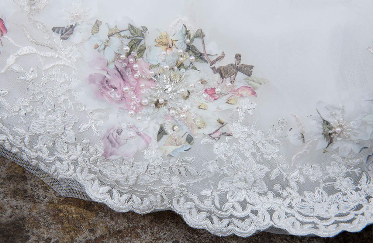 Illusion Wedding Veil One Layer Appliques Pearls Bridal Veils Luxury Floral Sequins Beading Wedding Accessories Customized