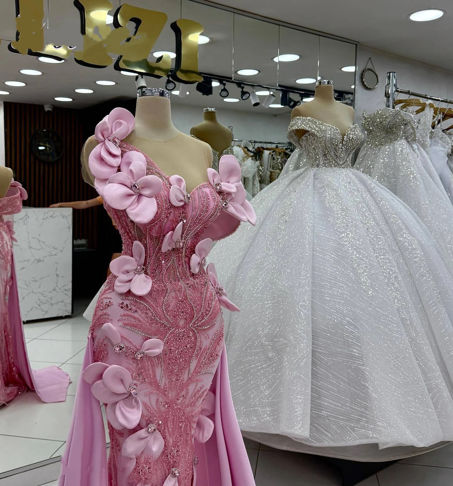 Gorgeous Evening Dresses Crystal Sequins Prom Dress Beading One Shoulder 3D Flowers Sleeveless Mermaid Party Gowns Vestidos De Noche Plus Size