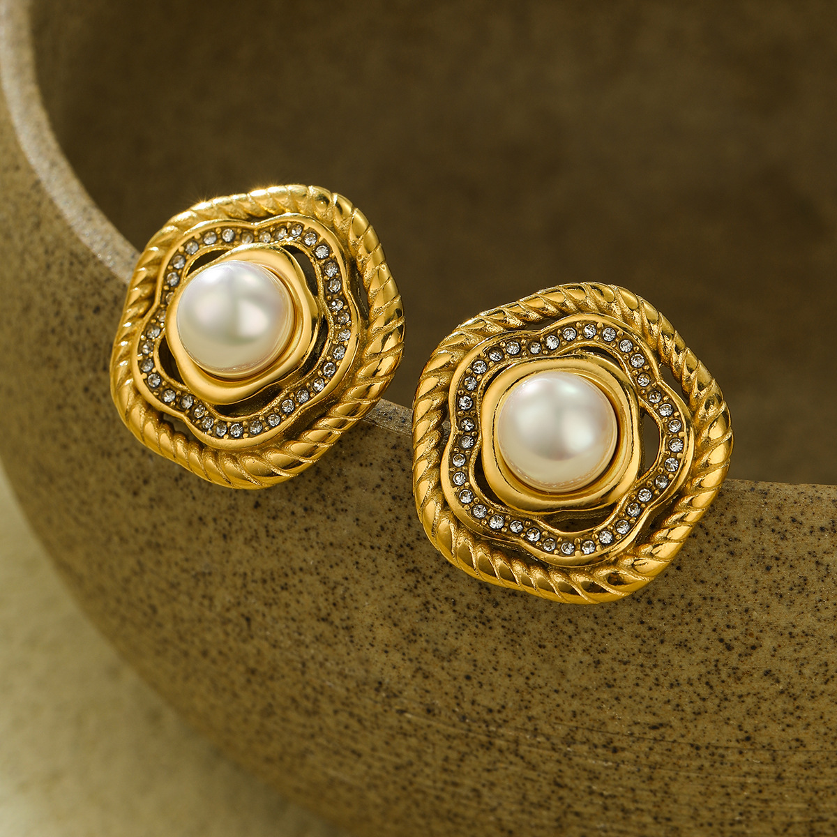 Designer Earrings for Women Fried Dough Twists Pearl Inlaid Stainless Steel Plated 18K Gold Geometric Exquisite Jewelry Wholesale