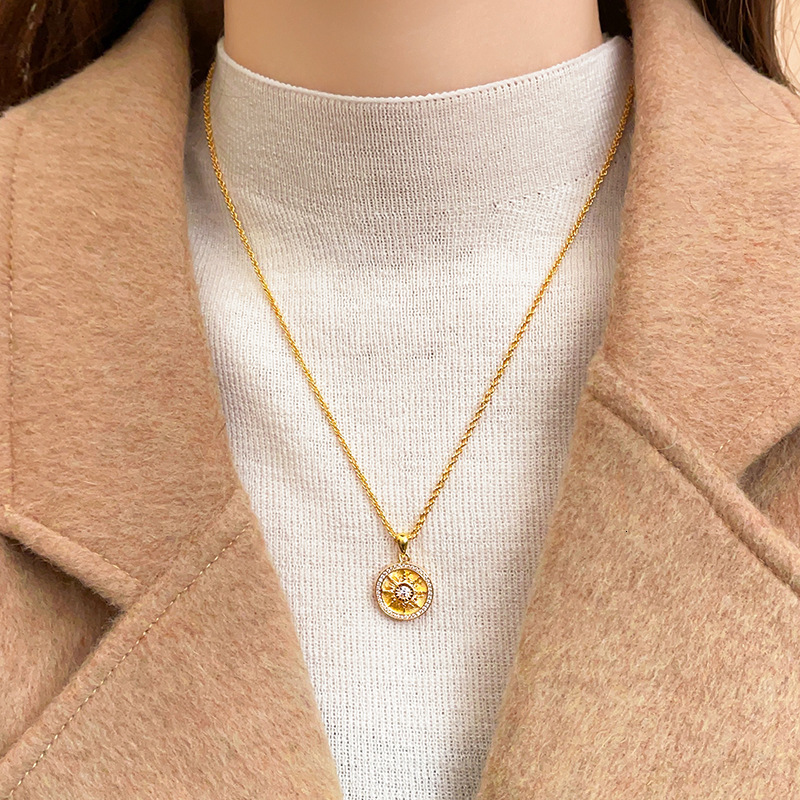 Traditional Inlaid Dia Round Suower Gold-Plated Necklace for Women 2025 New Style Elegant Sweater Chain Light High-End Feel Jewelry for Women