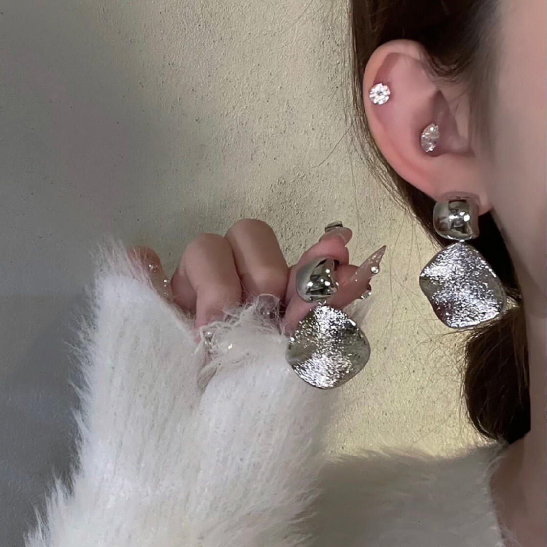 Sier Needle Square Pearl Round Pendant Metallic Studs Fashion Simple Niche Design Earrings