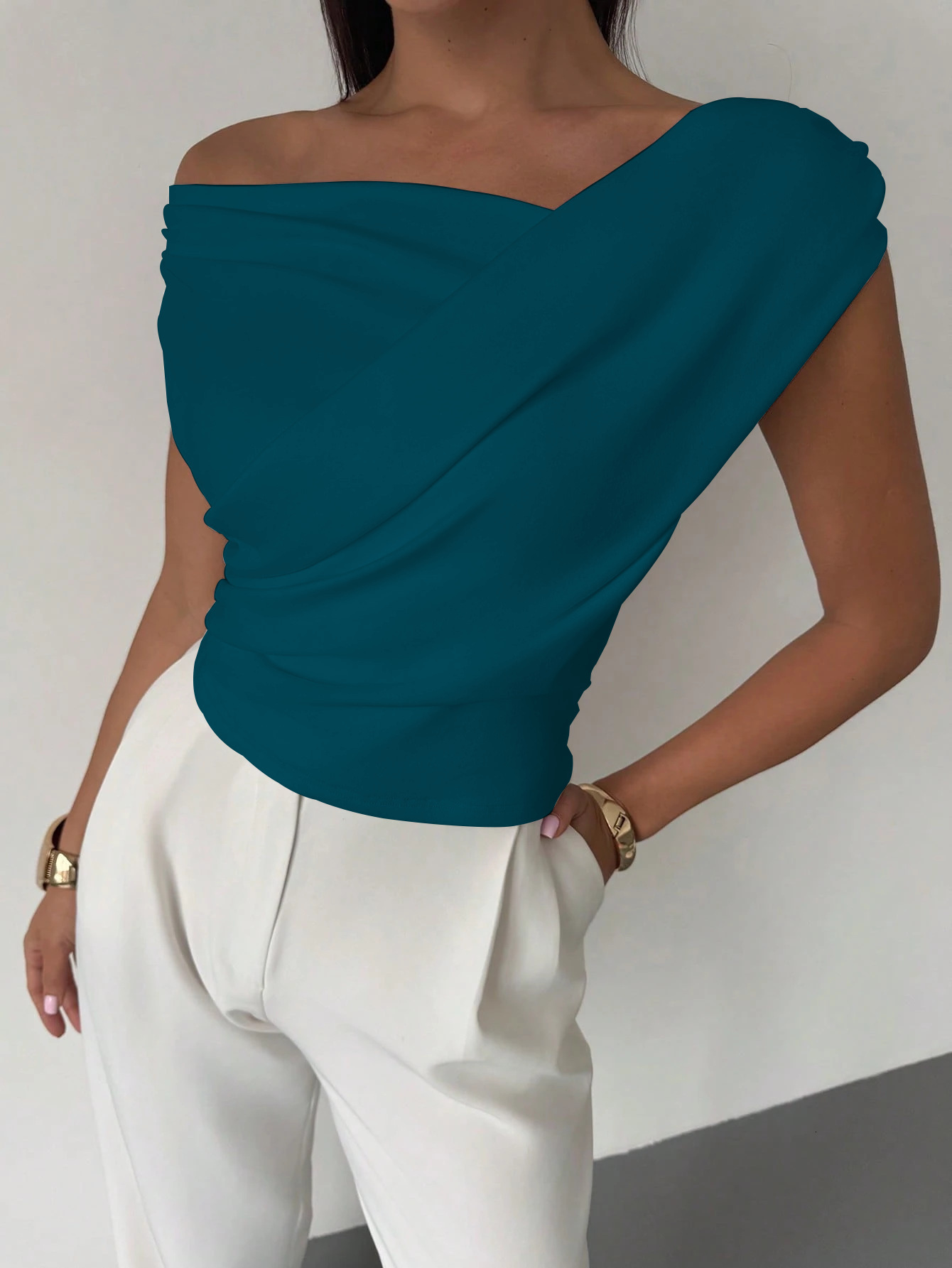 2025 Solid Color Sleeveless T-Shirt Womens Simple Style Asymmetric Shoulder Slim Fit Sleeveless Short Top