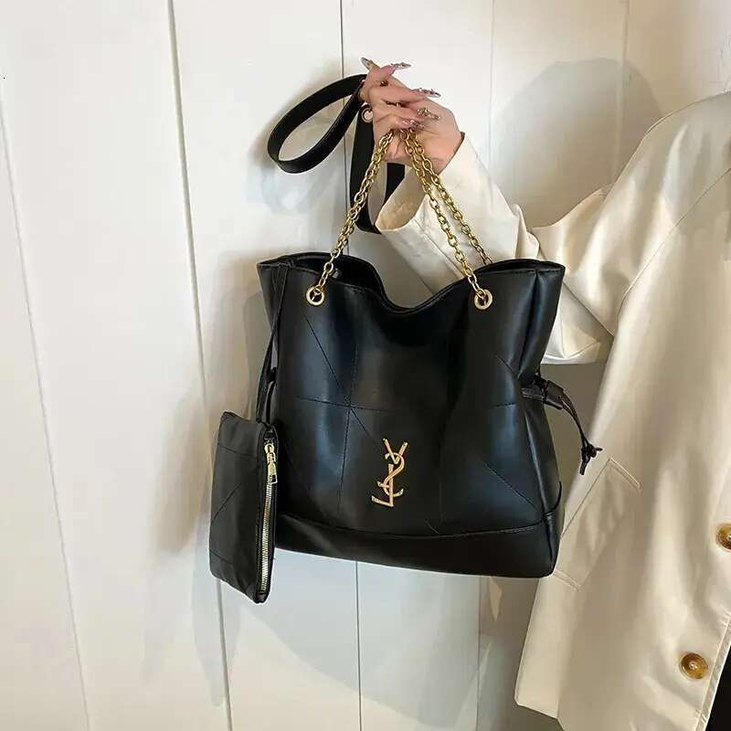 Designer Shoulder Purse Tote Classic Women's Tramp Bag High Quality Leather Crossbody Black Large Capacity Shopping Handbag 10A