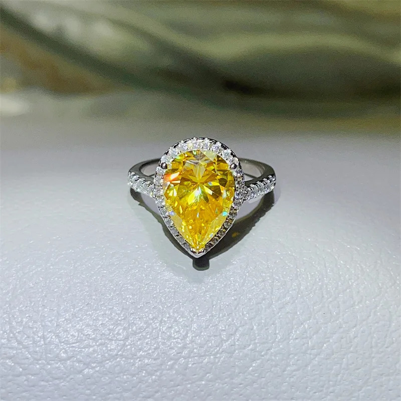 Pear Cut 5Ct Red Diamond Ring 925 Sterling Silver Party Wedding Band Rings for Women Bridal Engagement Jewelry 250729