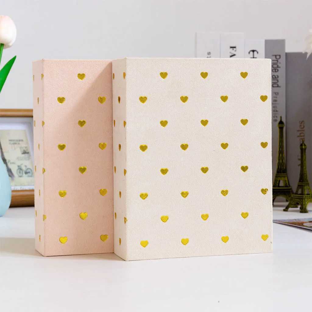 1 exquisite 6-inch fabric photo album with 100 pictures as a commemorative gift for friends and couples. Z250729