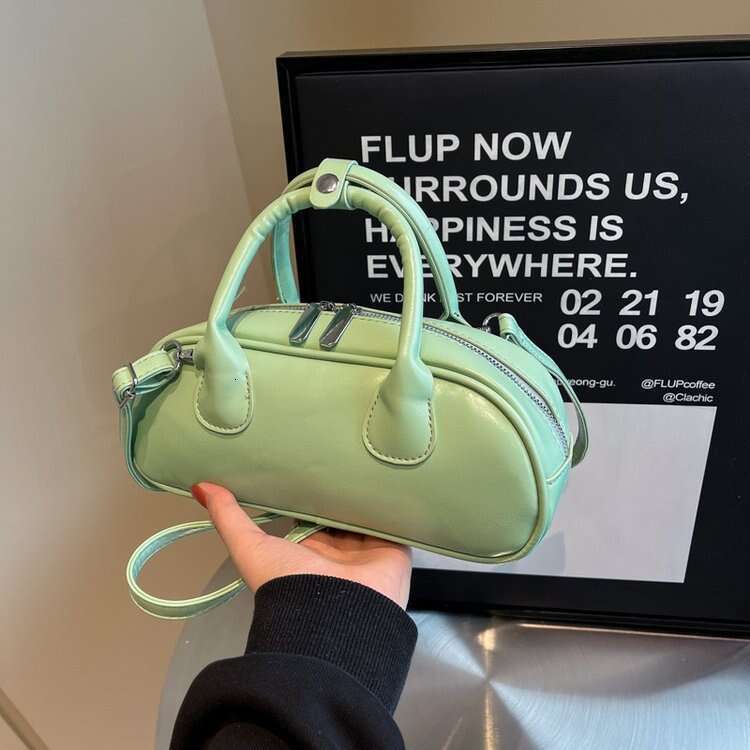 2025 New Summer Korean Niche Designer Baguette Ins Underarm Single Shoulder Handbag Crossbody Women's Bag