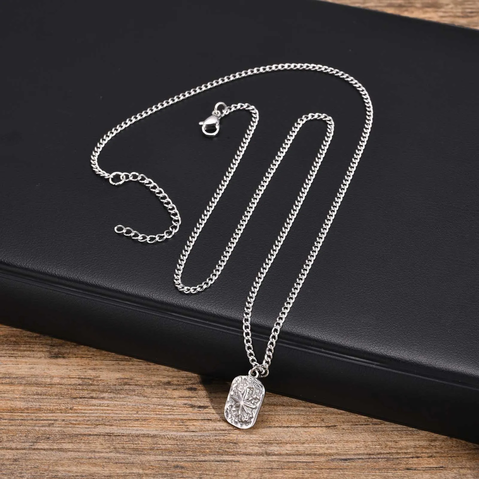 Mens Dog Tag Necklaces Stylish Hammered Stainless Steel Eight Point Star Pendant Collar Birthday Party Gifts for Him 250729