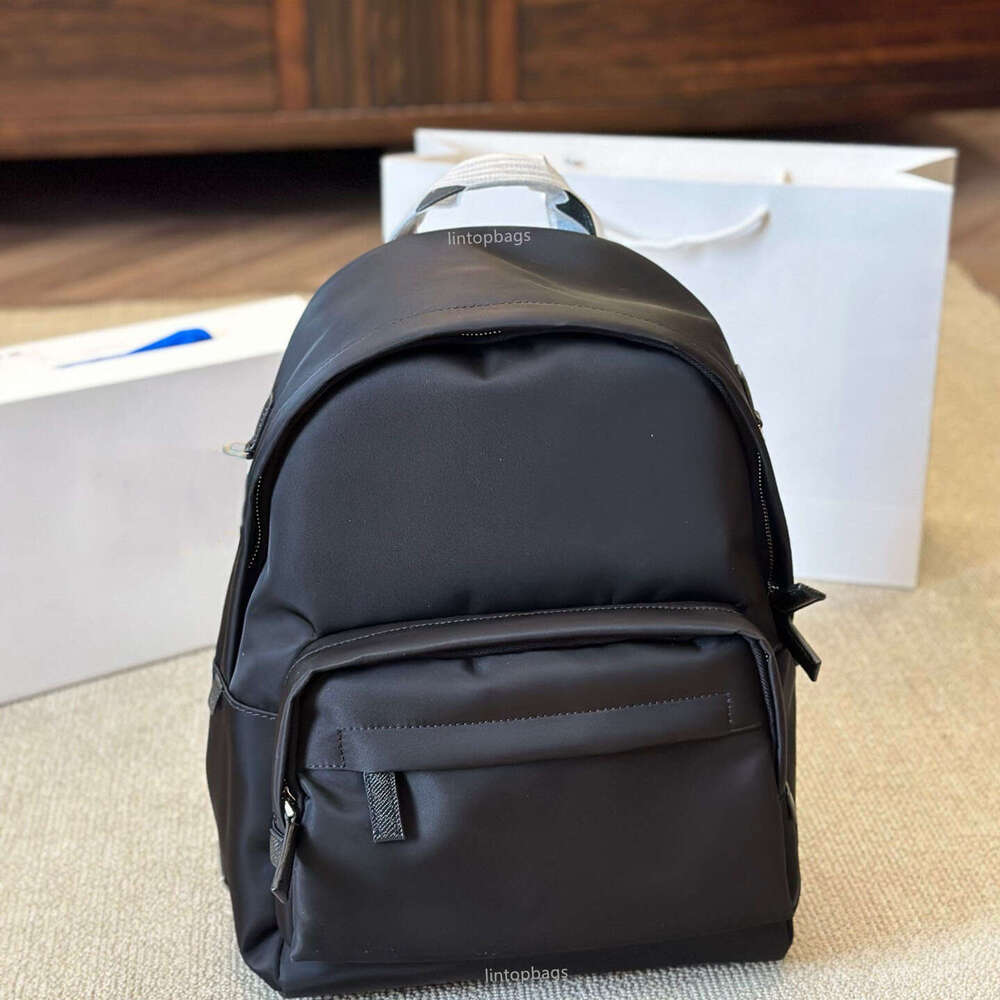 Luxury designer men's women's simple casual backpacks student bags classic messenger bags business bags fashion shoulder bags crossbody bags laptop bags book bags