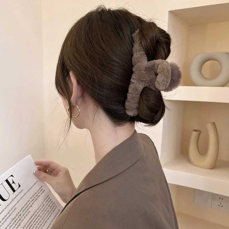 Molans Large Plush Hair Claw Shark Clip Simple Barrettes Crab Hair Clips For Women Hairgrips Autumn Winter Hair Accessories Z250729
