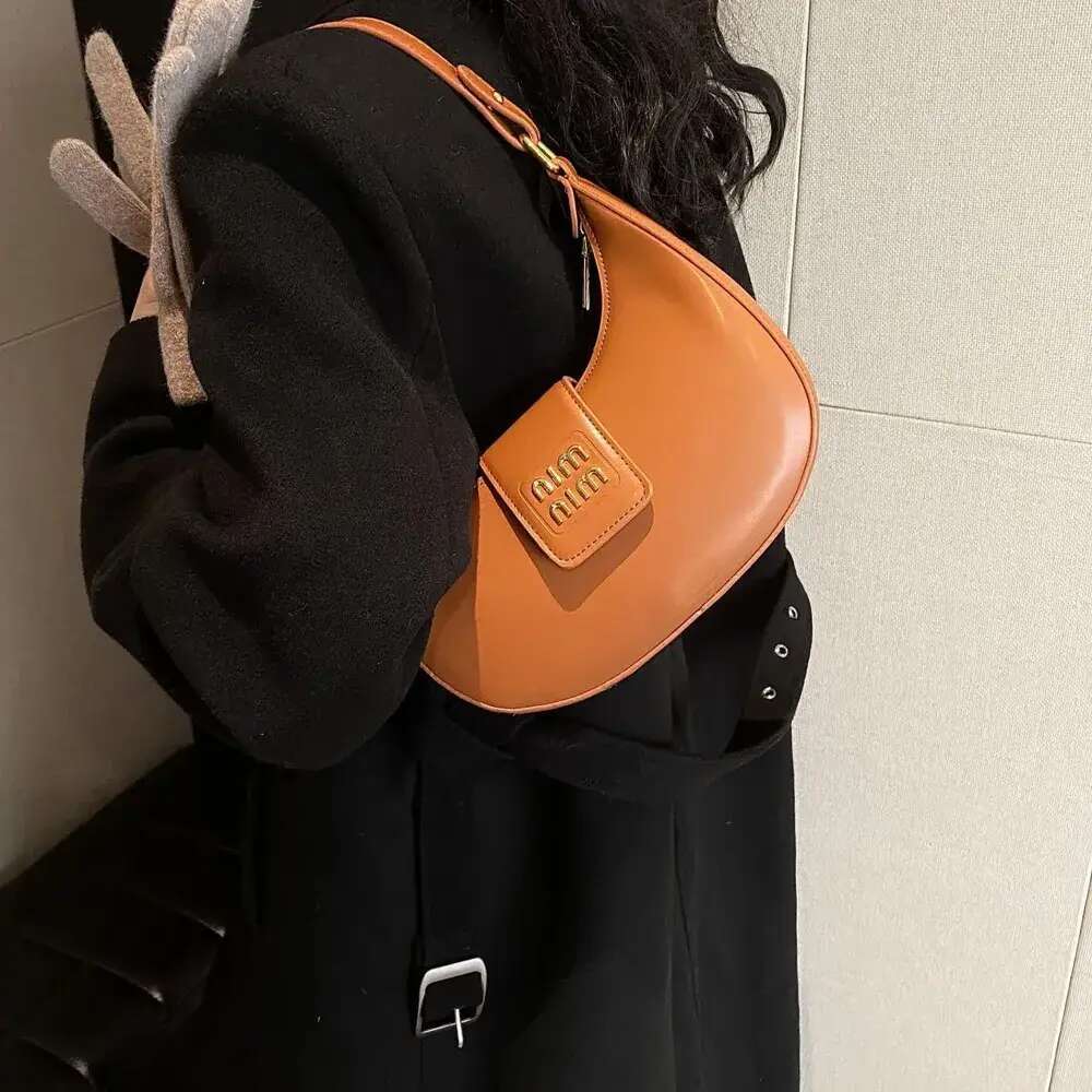 Designer 2025 Shoulder High Quality Women's handbag Purse Leather Metal badge Hobo Crossbody Black Classic Underarm Bag Shopping bag