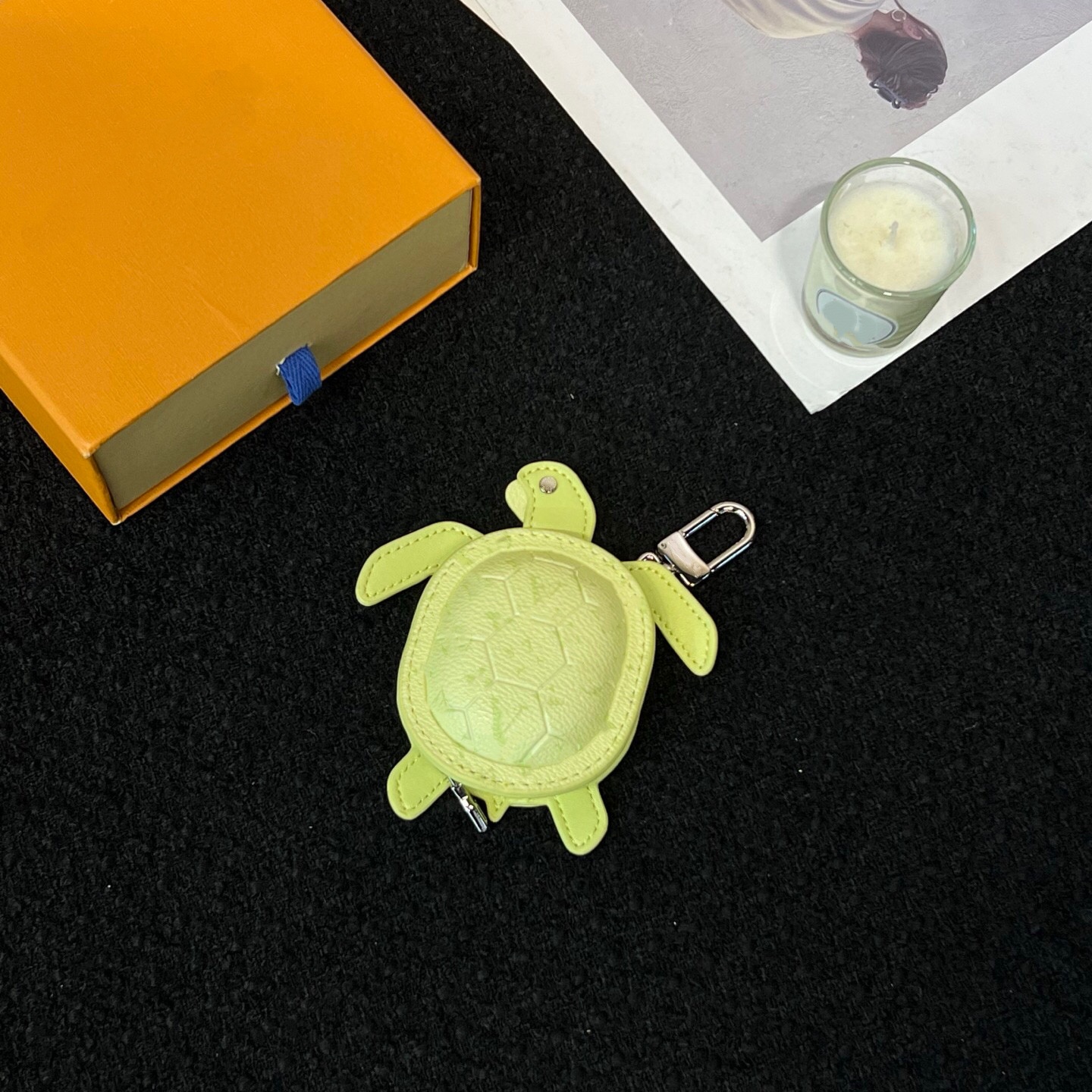 Luxury Designer Leather Keychains Bag Charm for Women Turtle Fashion Bag Pendant Mens Designers Monogram Leather Coin Purse Accessories Key Chain dhgate AAA