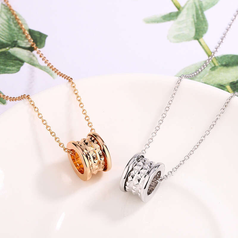V High Edition Necklace for Women, Rose Gold Plated, High-End Light Rivet Small Waist Pendant