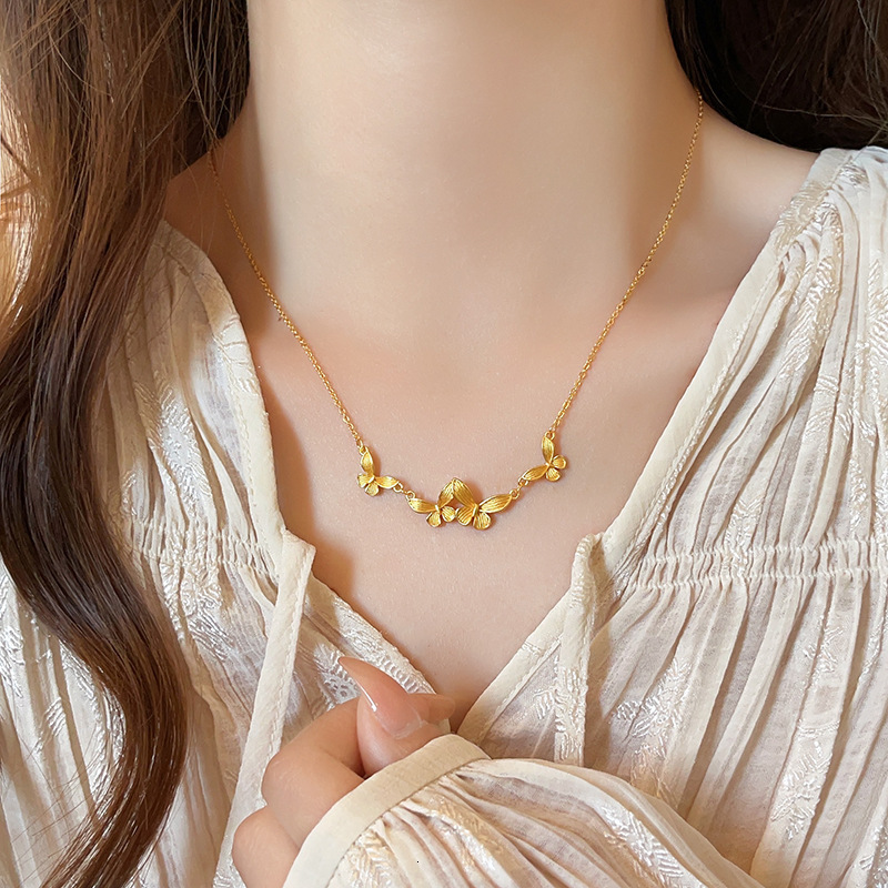 French Style Gold Butterfly New Niche Design Light High-End Clavicle Chain Elegant Fashion Versatile Necklace Jewelry for Women