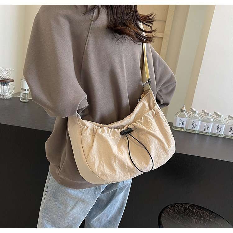2024 New Niche Designer Bags for Women, Pleated Underarm Cloud Baguette Bag, Single Shoulder Down Bag
