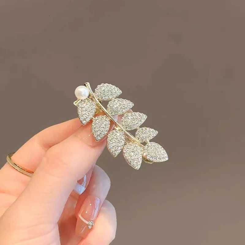 Pearl Rhinestone Wheat Hair Clip Exquisite Temperament Side Bangs Hairpins Simple Fashionable Womens Hair Clips Summer Z250729