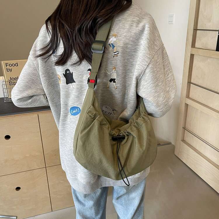 2024 New Niche Designer Bags for Women, Pleated Underarm Cloud Baguette Bag, Single Shoulder Down Bag