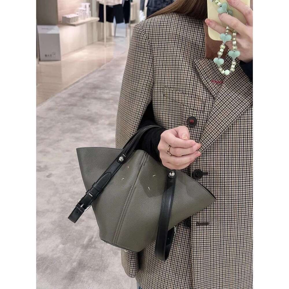 toteBag Shoulder bag ROSE NOIRE Internet Celebrity Same Style 25Th Anniversary Spring New Lychee Pattern Fan-Shaped Basket Versatile Shoulder bag