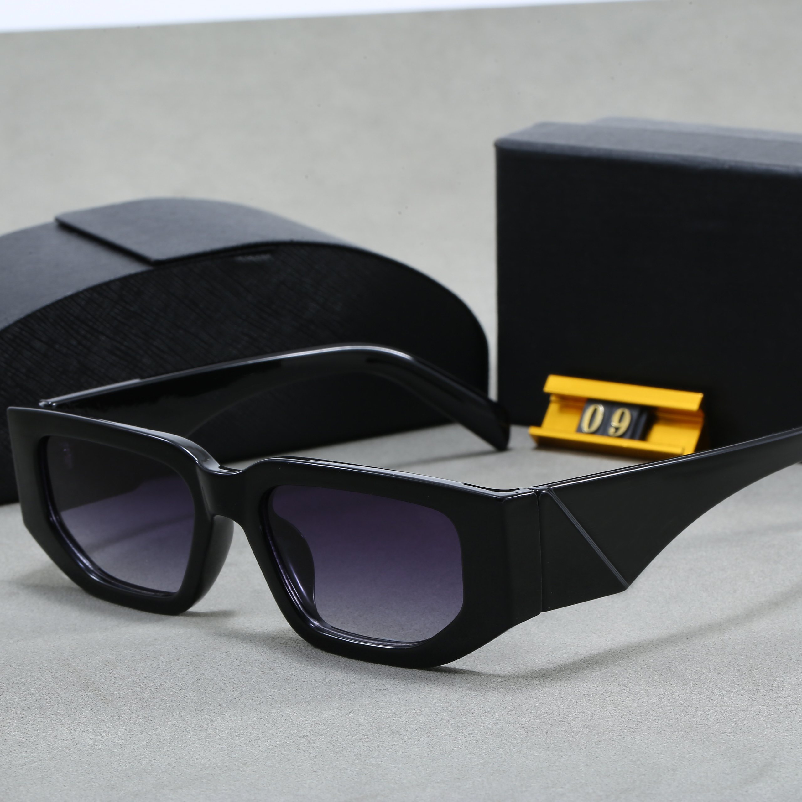 With Box Designer Sunglasses Luxury Eyeglasses Brand Glasses Black Amber White Pink Grey Green Unisex Vintage Frame Summer Casual Goggle Shading Polarized Glass