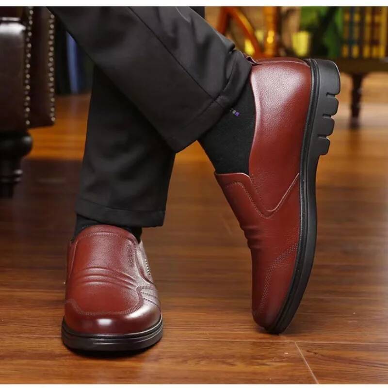 Men's leather new black Soft bottom anti slip and breath shoes men's Business dress casual Zapatos light flat