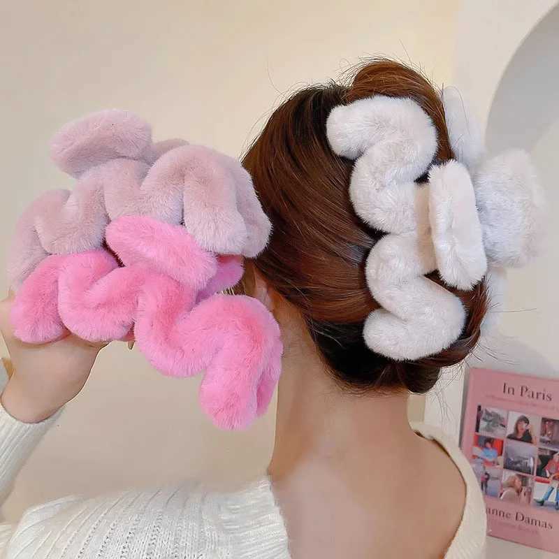 New Plush Hair Claw Women Elegant Acrylic Hairpins Faux Fur Hair Clip Barrette Crab Headwear for Girls Hair Accessories Z250729