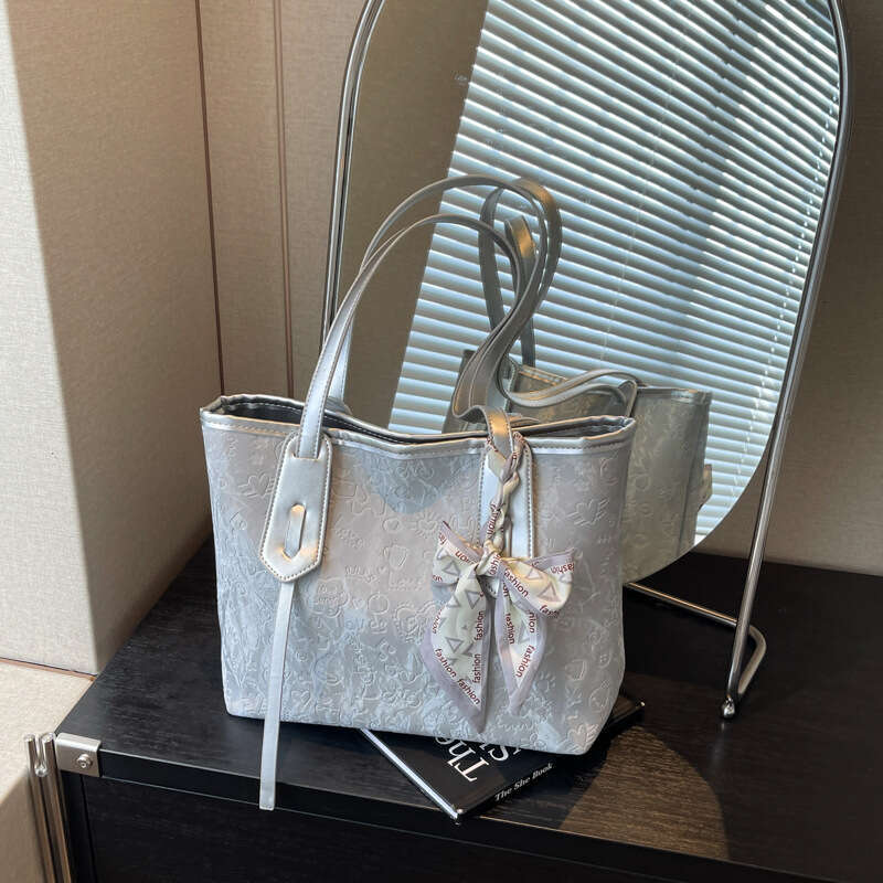 Textured Tote for Women 2025 New Large Capacity Versatile Commuter Fashionable Trendy Shoulder Casual Class Bag