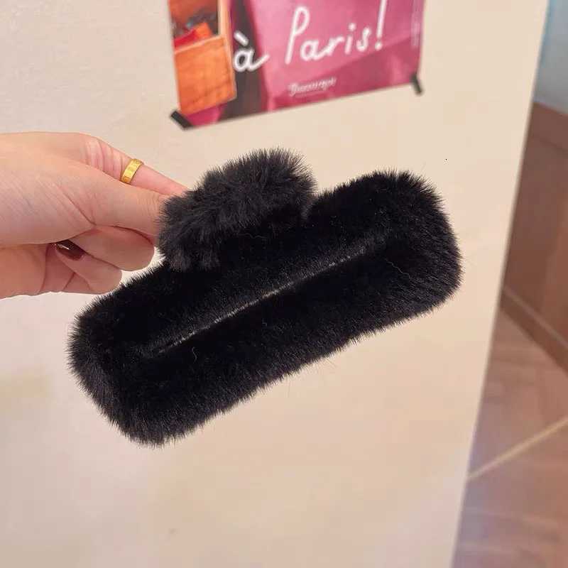 Winter Plush Square Hair Claw for Women Korean Elegant Acrylic Hairpins Faux Fur Hair Clip Pink Barrette Crab Hair Accessories Z250729