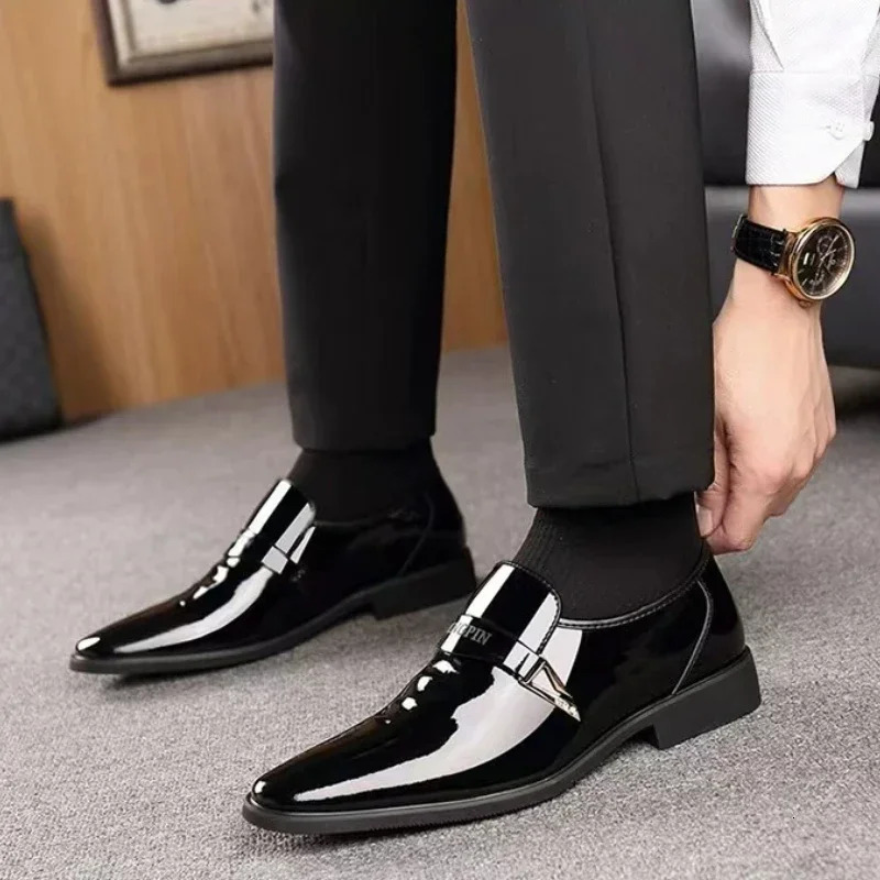 Mens Leather Shoes Business Shoes Bright Leather Oxford Shoes Lacquer Pointed Toe Male Loafers Slip on er Men Dress Shoe 250724